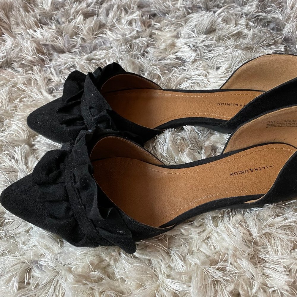 black suede pointy flats with ruffles - Picture 3 of 5